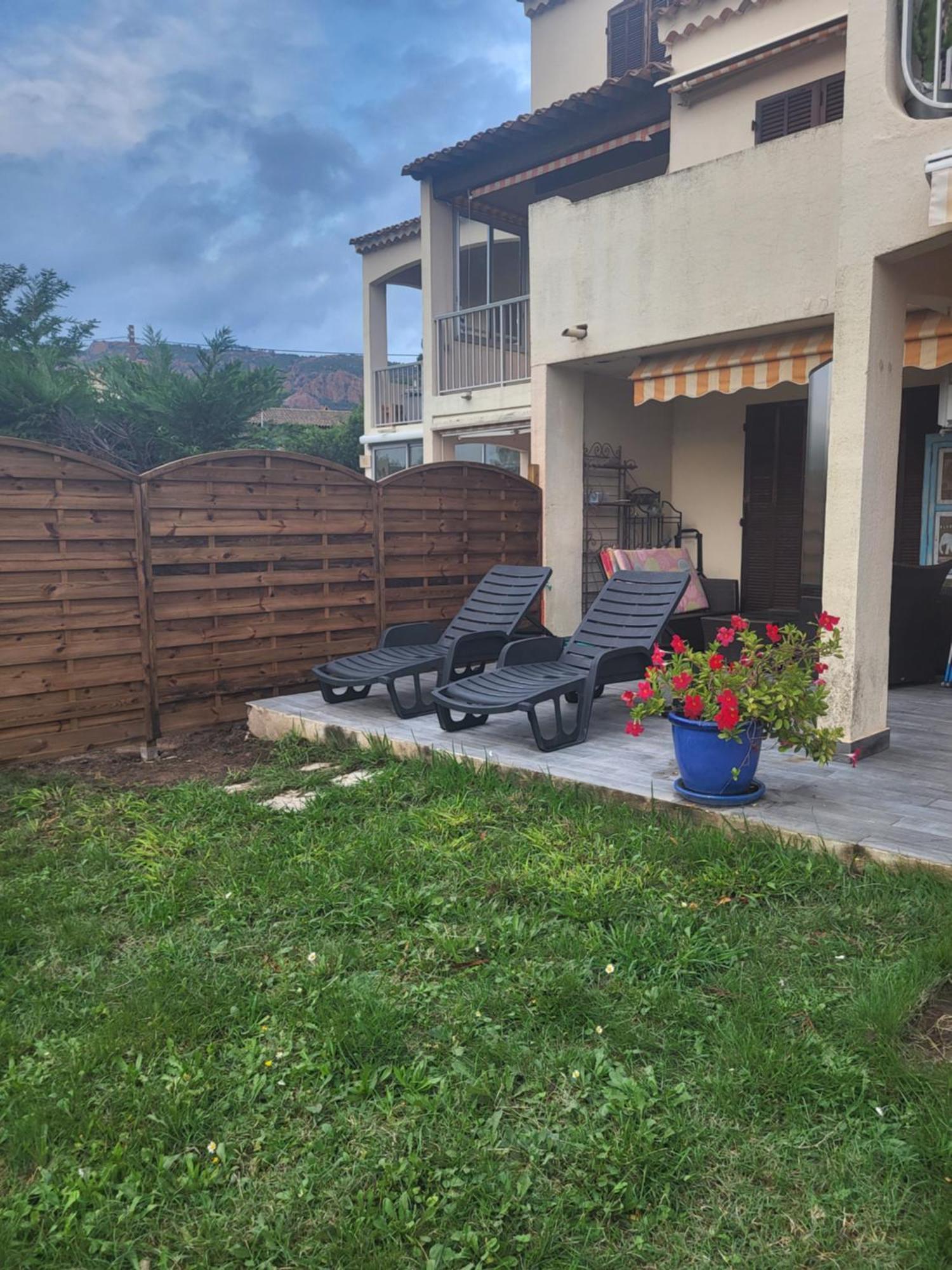 Agay Le Pti Bonheur 60M2 Rez De Jardin, En Bord De Mer Saint-Raphaël Exterior foto